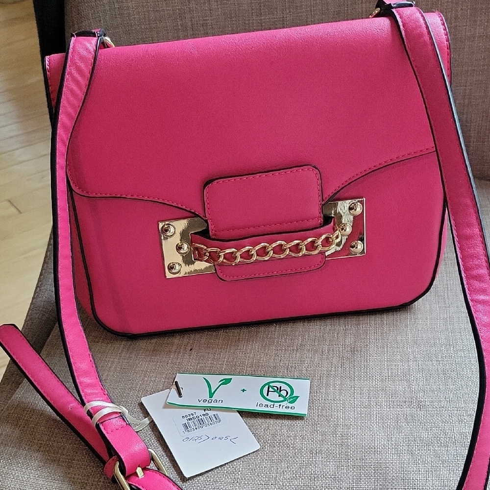 Chic Fuchsia Crossbody Bag with Gold Chain Accent